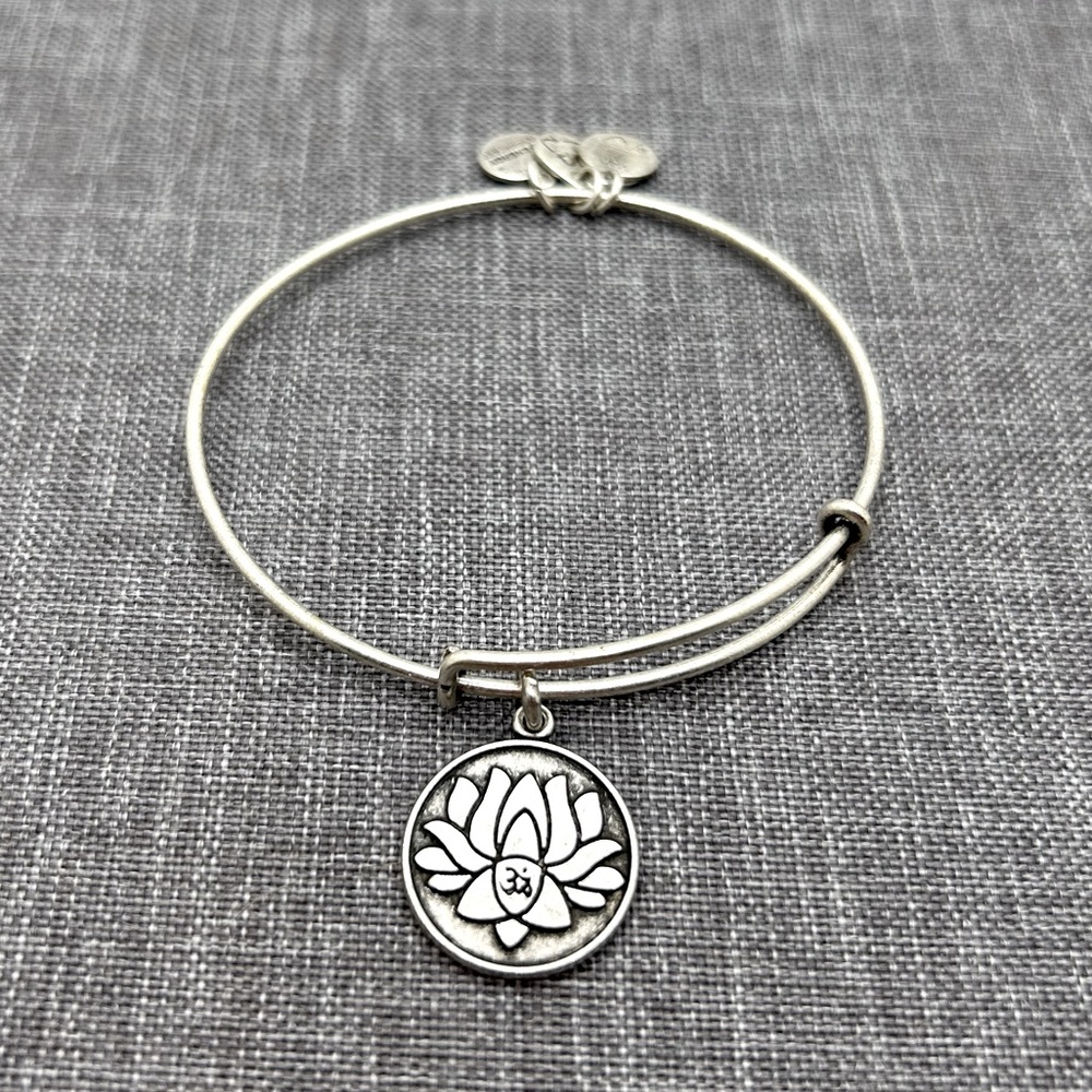 Alex and Ani ✨ LOTUS Bangle
